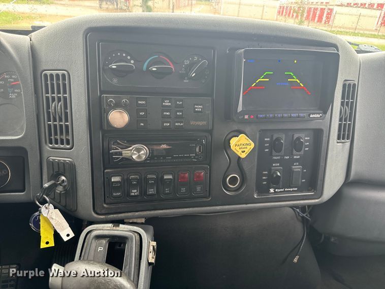 image for item EJ2724 2004 International  3200 shuttle bus