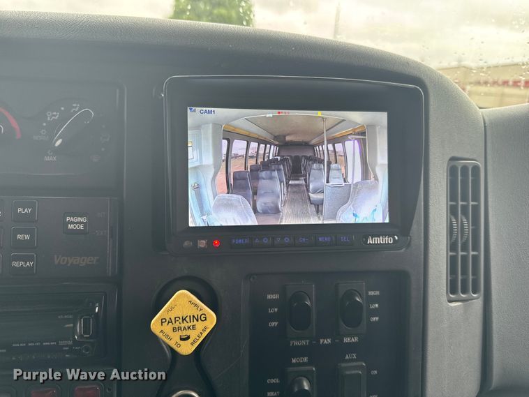 image for item EJ2724 2004 International  3200 shuttle bus