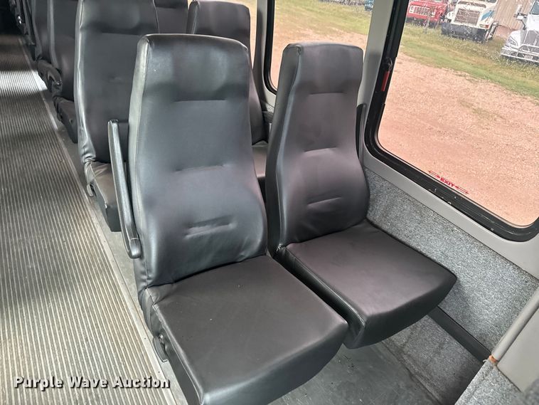 image for item EJ2724 2004 International  3200 shuttle bus