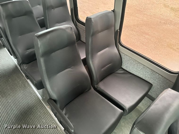 image for item EJ2724 2004 International  3200 shuttle bus