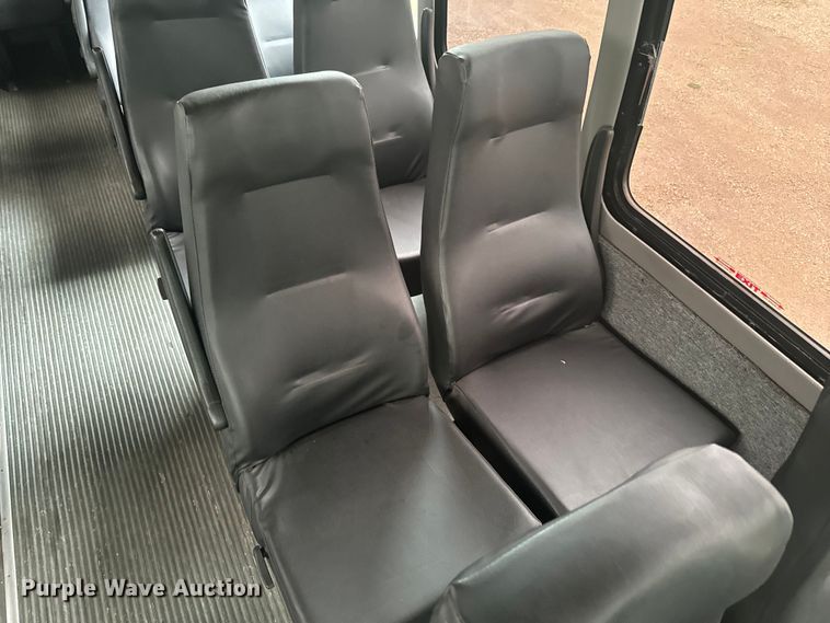 image for item EJ2724 2004 International  3200 shuttle bus