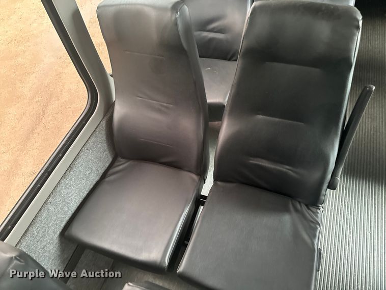 image for item EJ2724 2004 International  3200 shuttle bus