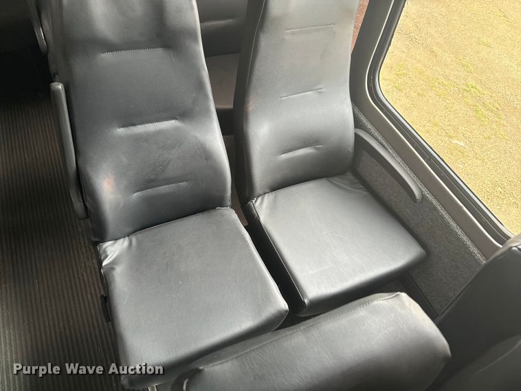 image for item EJ2724 2004 International  3200 shuttle bus