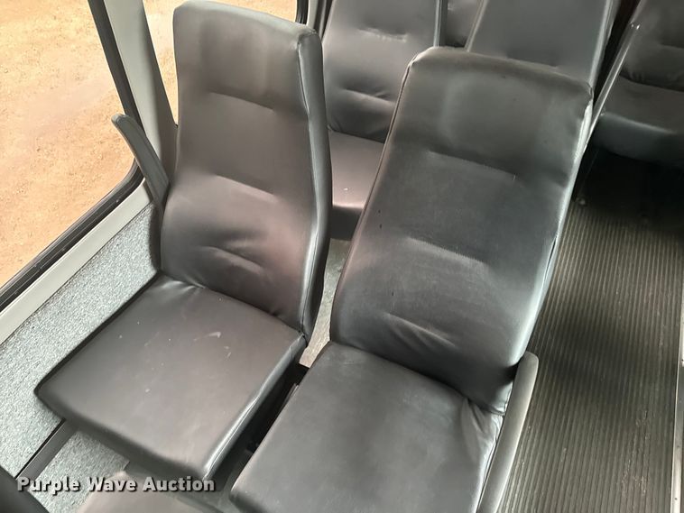 image for item EJ2724 2004 International  3200 shuttle bus