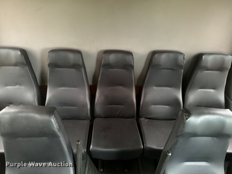 image for item EJ2724 2004 International  3200 shuttle bus