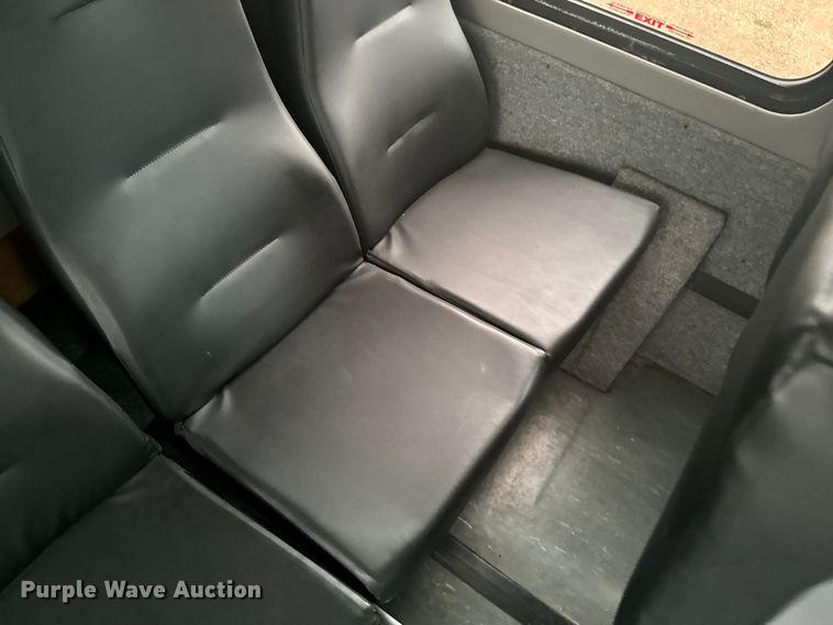 image for item EJ2724 2004 International  3200 shuttle bus