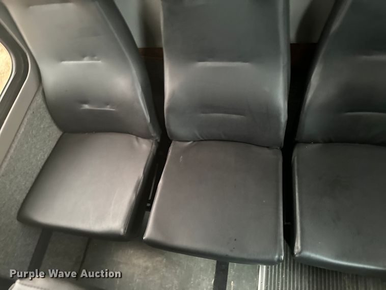 image for item EJ2724 2004 International  3200 shuttle bus