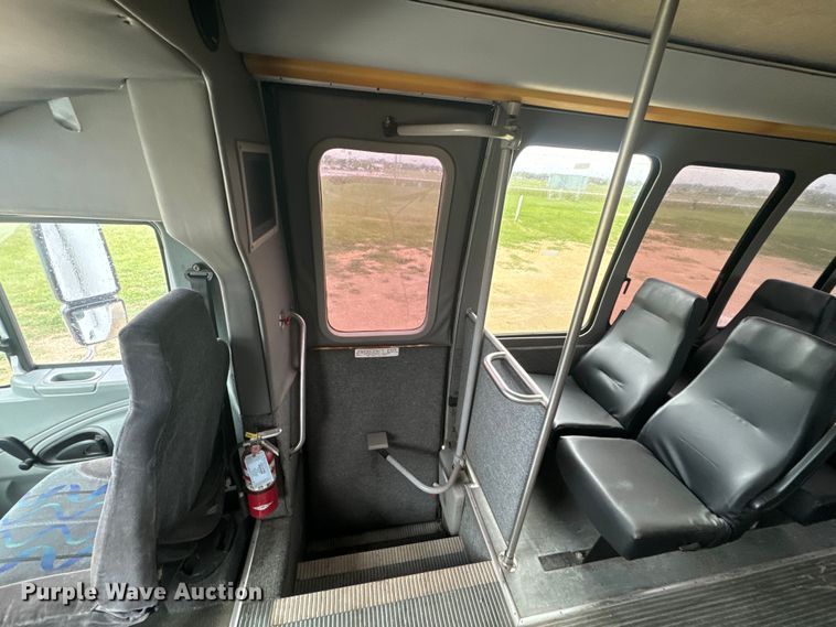 image for item EJ2724 2004 International  3200 shuttle bus