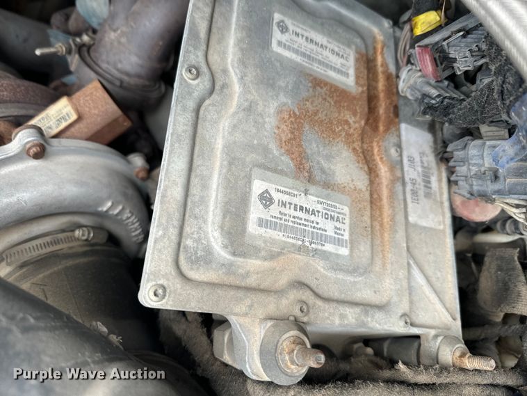 image for item EJ2724 2004 International  3200 shuttle bus