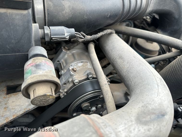 image for item EJ2724 2004 International  3200 shuttle bus