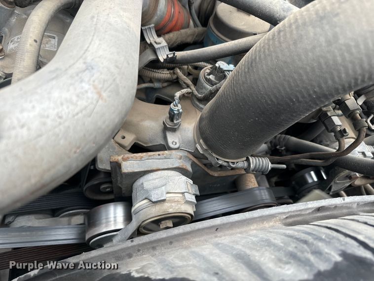 image for item EJ2724 2004 International  3200 shuttle bus