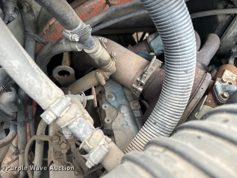 image for item EJ2724 2004 International  3200 shuttle bus