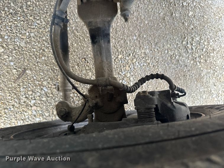 image for item EJ2724 2004 International  3200 shuttle bus