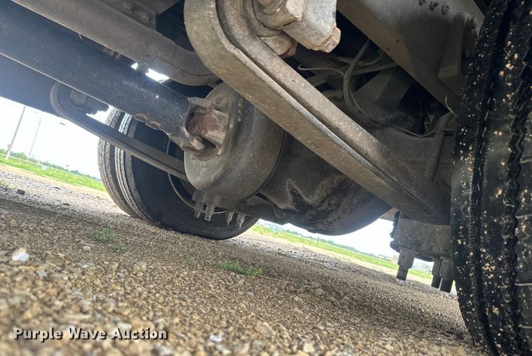 image for item EJ2724 2004 International  3200 shuttle bus