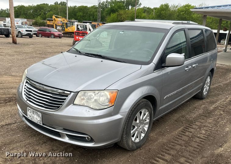 image for item EJ2753 2014 Chrysler Town & Country van