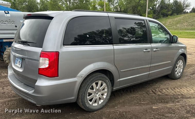 image for item EJ2753 2014 Chrysler Town & Country van