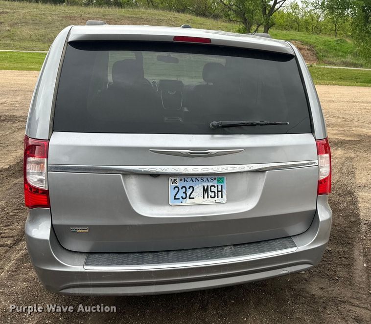 image for item EJ2753 2014 Chrysler Town & Country van