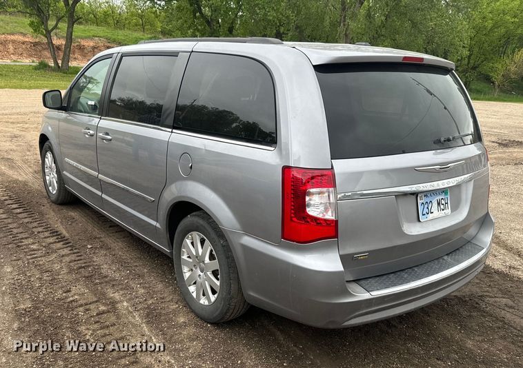 image for item EJ2753 2014 Chrysler Town & Country van