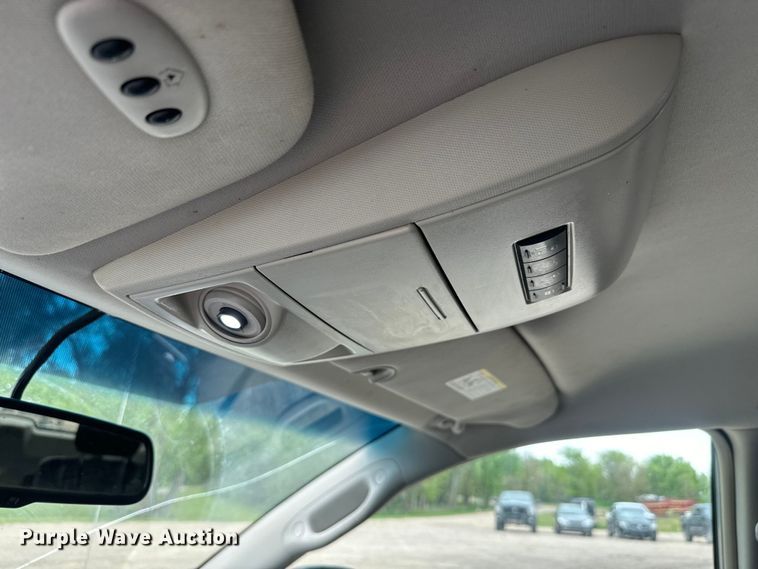 image for item EJ2753 2014 Chrysler Town & Country van
