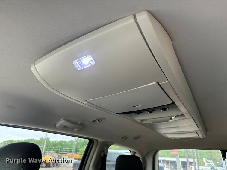 image for item EJ2753 2014 Chrysler Town & Country van