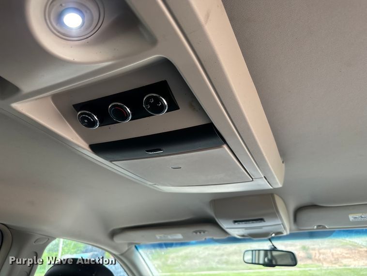image for item EJ2753 2014 Chrysler Town & Country van