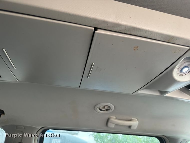 image for item EJ2753 2014 Chrysler Town & Country van