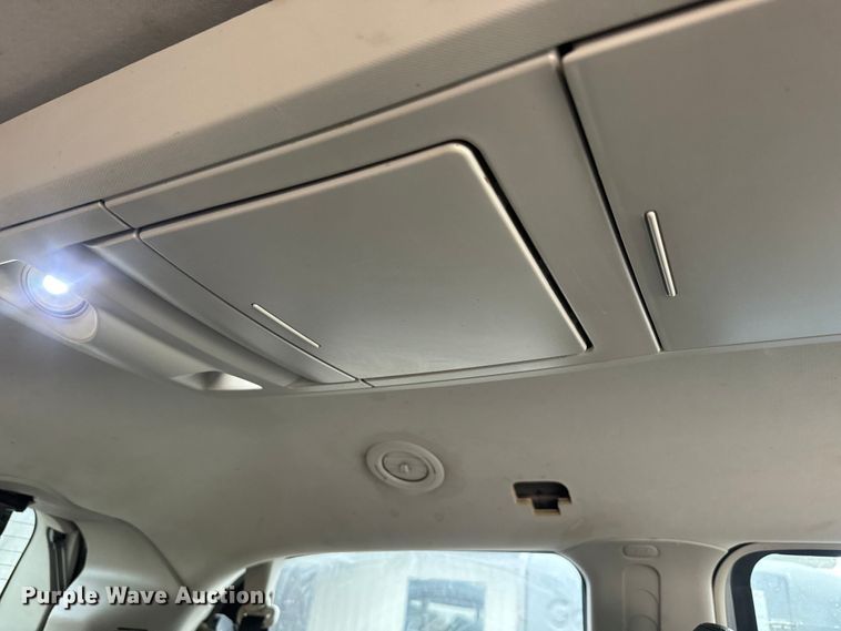 image for item EJ2753 2014 Chrysler Town & Country van