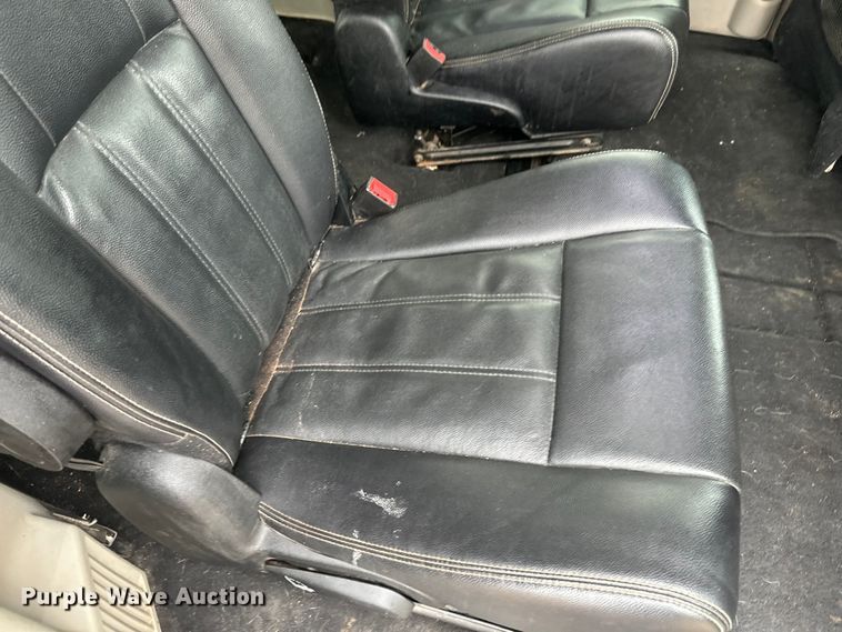 image for item EJ2753 2014 Chrysler Town & Country van