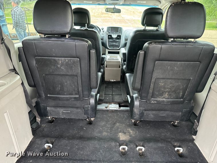 image for item EJ2753 2014 Chrysler Town & Country van