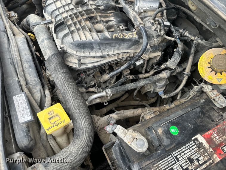 image for item EJ2753 2014 Chrysler Town & Country van