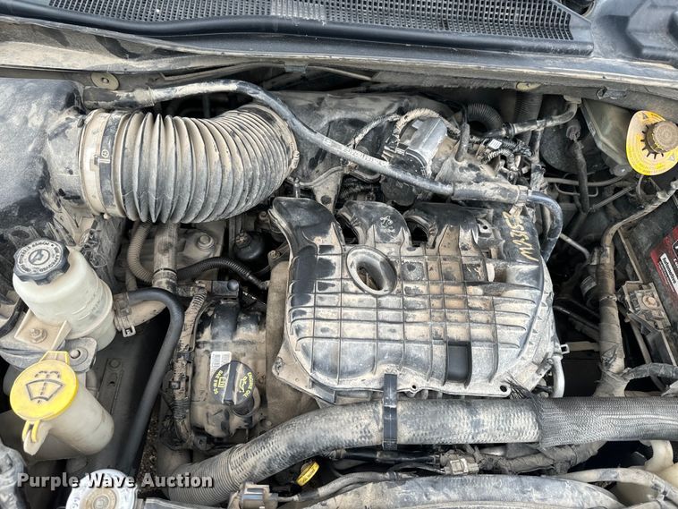 image for item EJ2753 2014 Chrysler Town & Country van