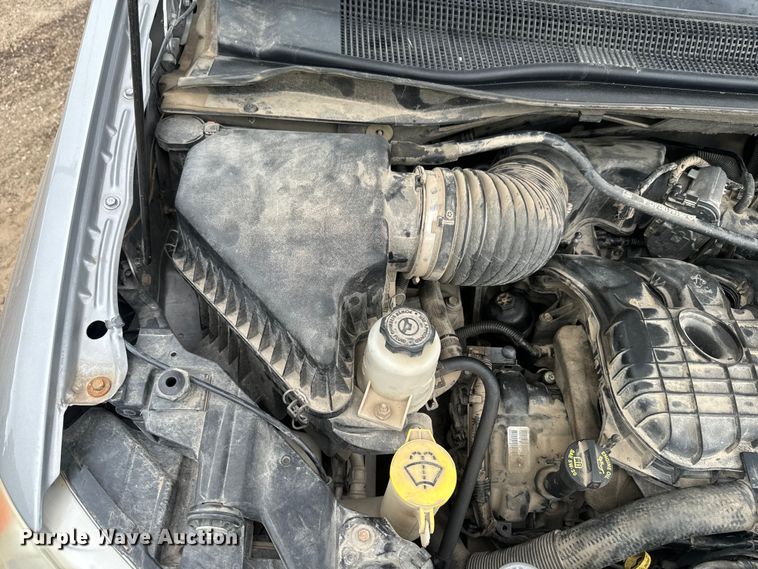 image for item EJ2753 2014 Chrysler Town & Country van