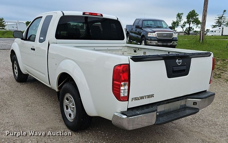 image for item EJ5387 2013 Nissan  Frontier  King Cab pickup truck