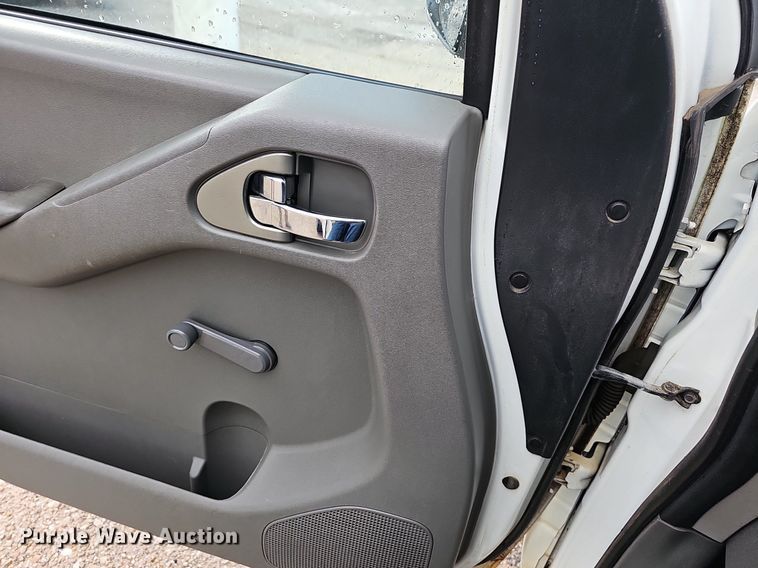 image for item EJ5387 2013 Nissan  Frontier  King Cab pickup truck