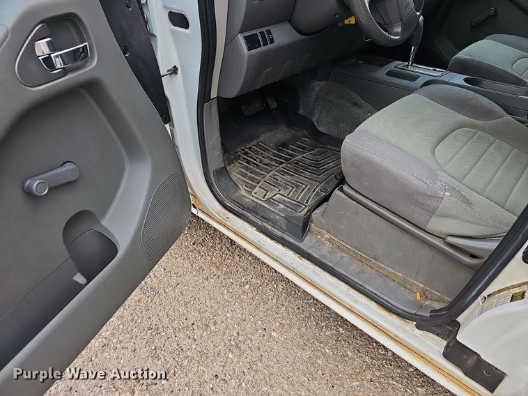 image for item EJ5387 2013 Nissan  Frontier  King Cab pickup truck