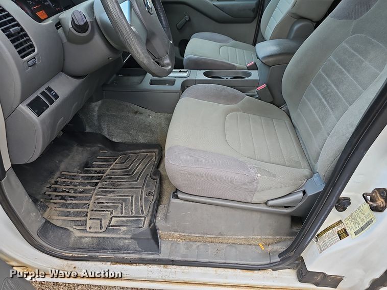 image for item EJ5387 2013 Nissan  Frontier  King Cab pickup truck