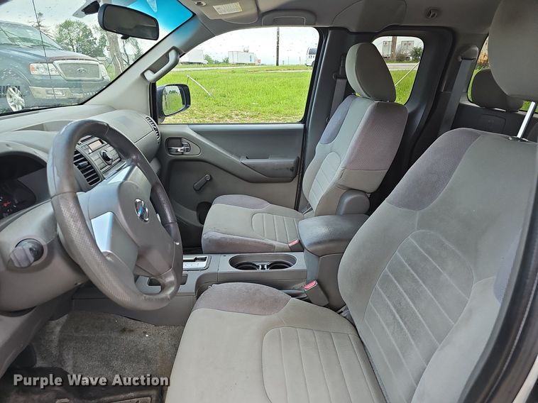 image for item EJ5387 2013 Nissan  Frontier  King Cab pickup truck