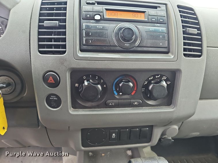 image for item EJ5387 2013 Nissan  Frontier  King Cab pickup truck