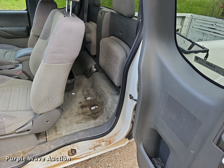 image for item EJ5387 2013 Nissan  Frontier  King Cab pickup truck