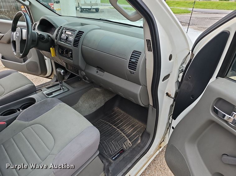 image for item EJ5387 2013 Nissan  Frontier  King Cab pickup truck