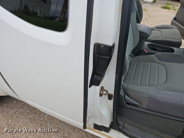 image for item EJ5387 2013 Nissan  Frontier  King Cab pickup truck