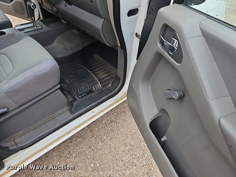 image for item EJ5387 2013 Nissan  Frontier  King Cab pickup truck