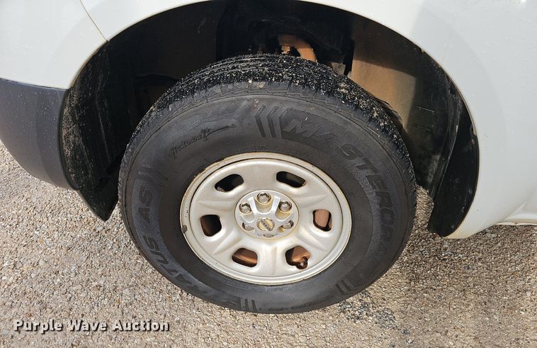 image for item EJ5387 2013 Nissan  Frontier  King Cab pickup truck