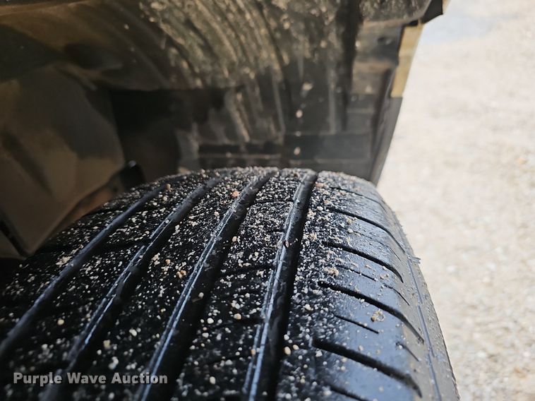 image for item EJ5387 2013 Nissan  Frontier  King Cab pickup truck