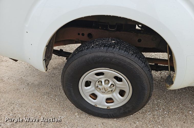 image for item EJ5387 2013 Nissan  Frontier  King Cab pickup truck