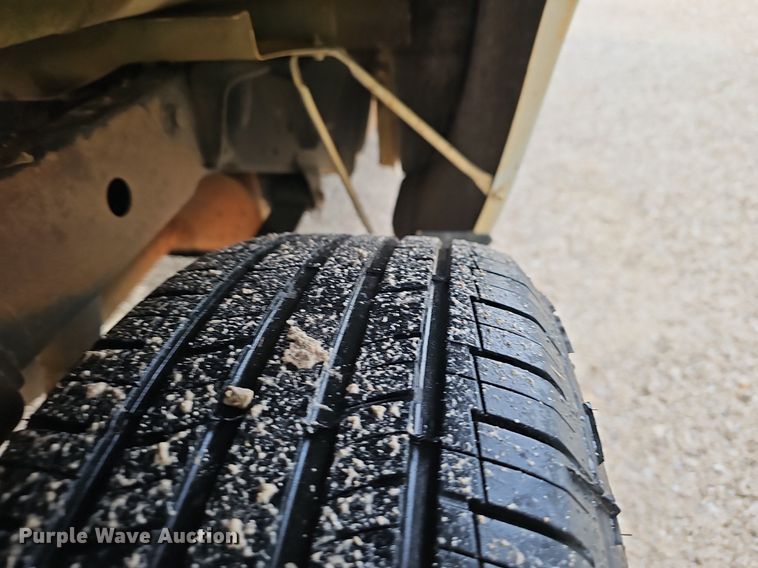 image for item EJ5387 2013 Nissan  Frontier  King Cab pickup truck