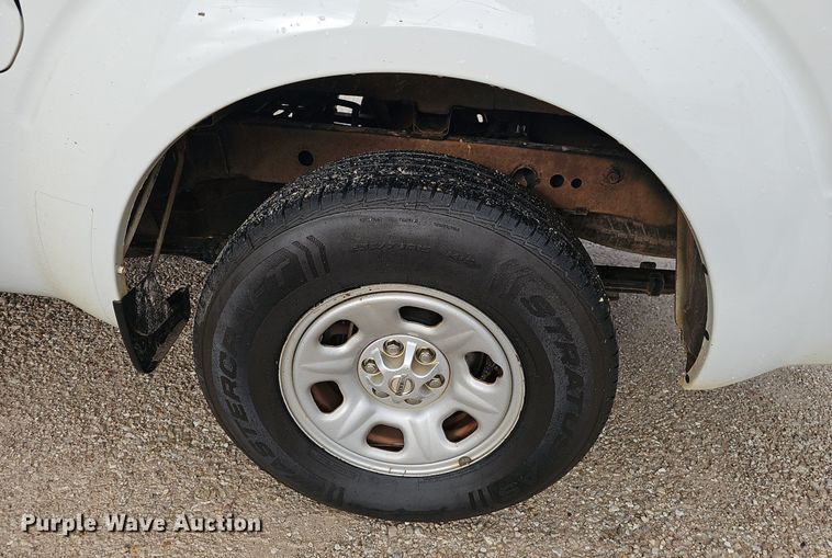 image for item EJ5387 2013 Nissan  Frontier  King Cab pickup truck