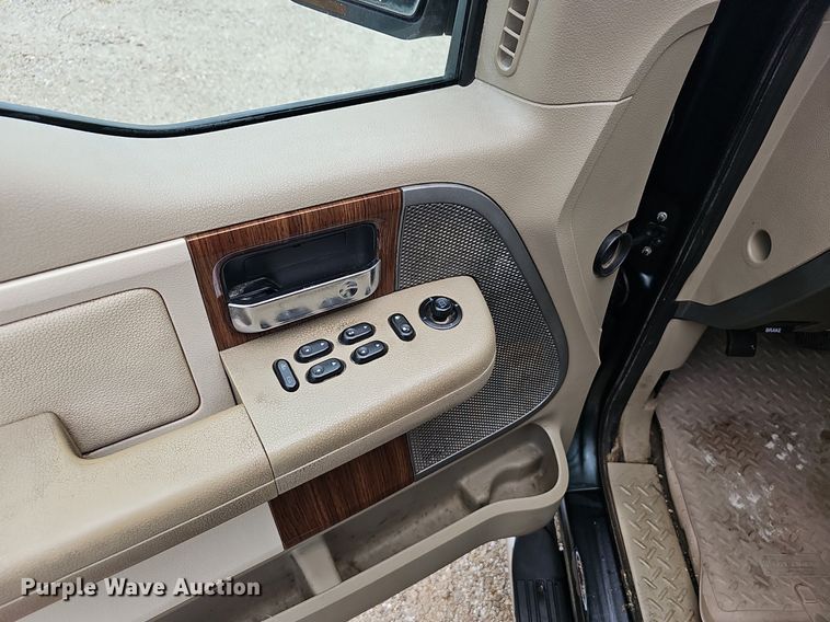 image for item EJ5388 2004 Ford F150 SuperCrew pickup truck