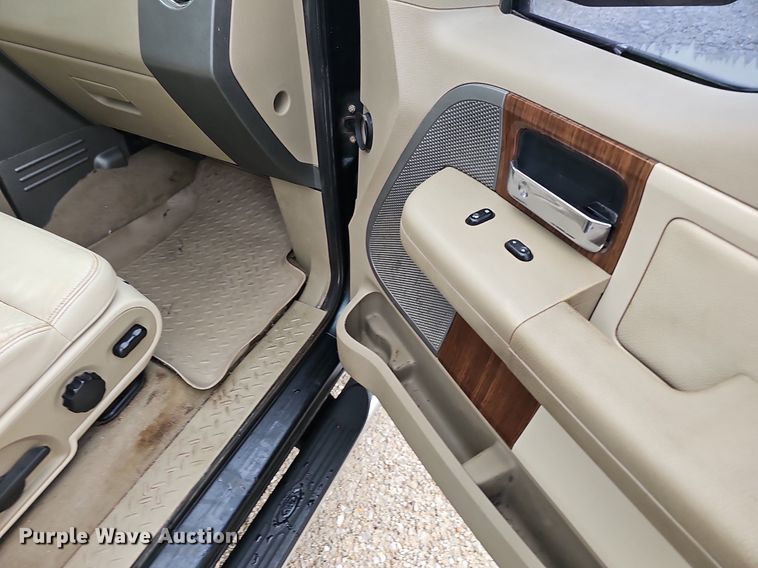 image for item EJ5388 2004 Ford F150 SuperCrew pickup truck