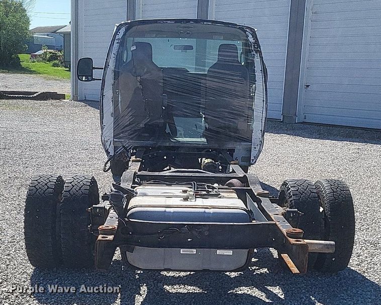 image for item EJ7953 2016 Ford E450 Super Duty van cab and chassis